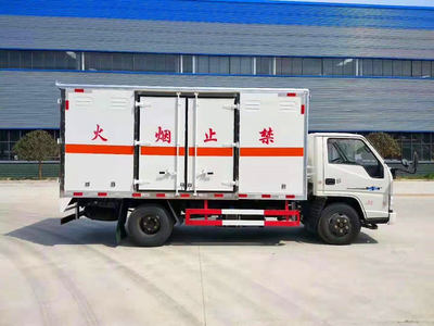 九类废电瓶废机油杂项厢式运输车 危险品运输车的专业化要求与安全管理